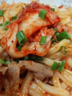 お昼ご飯に!豚キムチうどん-レシピのメイン写真