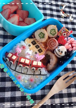 簡単 ウサギ電車と卵焼きバス キャラ弁-レシピのメイン写真