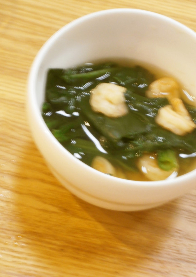 むきエビとほうれん草のコンソメスープ-レシピのメイン写真