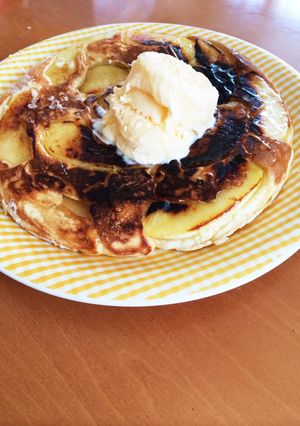 簡単でお腹いっぱい!りんごのホットケーキ-レシピのメイン写真