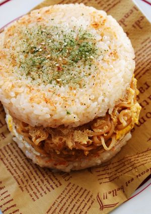 簡単＆お手軽♪焼きそバーガー-レシピのメイン写真