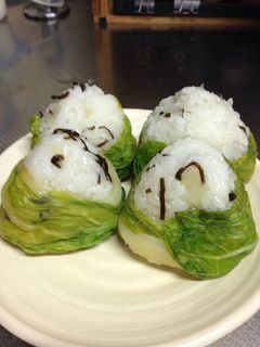 白菜と塩昆布があう♪白菜巻きおにぎり-レシピのメイン写真