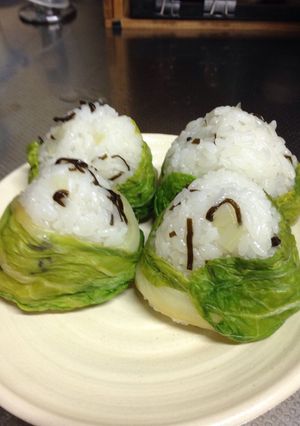 白菜と塩昆布があう♪白菜巻きおにぎり-レシピのメイン写真