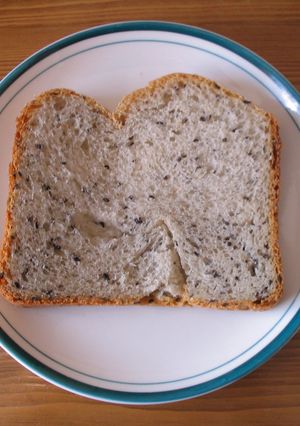 黒ごま食パン(HB使用)-レシピのメイン写真