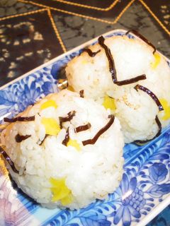 おひとりさまの沢庵と塩こぶのおにぎり-レシピのメイン写真