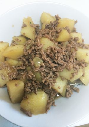 じゃがいもとひき肉の煮物-レシピのメイン写真