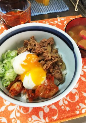 ネギたっぷり！温玉キムチ牛丼-レシピのメイン写真