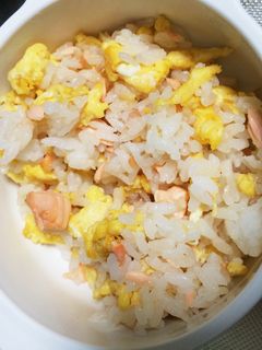 【離乳食 後期】鮭チャーハン-レシピのメイン写真