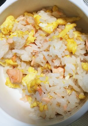 【離乳食 後期】鮭チャーハン-レシピのメイン写真