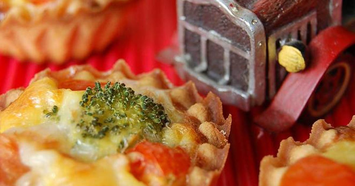 【ゆぴ様】クリスマス限定　キッシュ　エビ　チーズ　手作り　菓子　パン チーズたっぷり♪帆立風味プチキッシュ by たうんびー