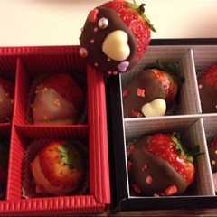 รูปของ バレンタインに可愛さ爆発なデコチョコ苺♡