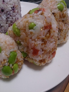 枝豆と梅の満足おにぎり-レシピのメイン写真