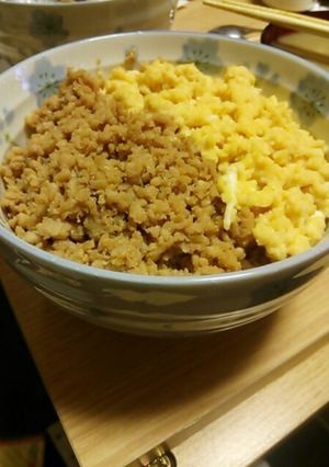 鶏と卵のそぼろ丼-レシピのメイン写真