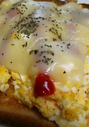 朝のトーストうまアレンジ☆ゆで卵ベーコン-レシピのメイン写真