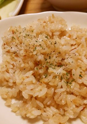 簡単!お肉に合うガーリックライス♪-レシピのメイン写真