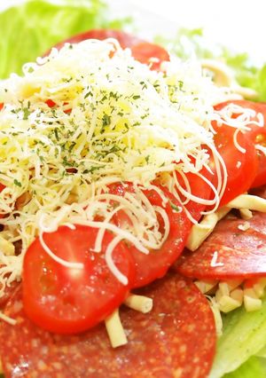 乗せるだけの、サラミ＆チーズサラダ-レシピのメイン写真