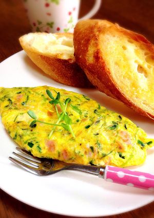 豆苗とハムのとろ〜りチーズオムレツ-レシピのメイン写真
