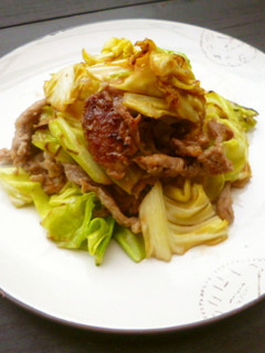 春キャベツと豚肉の甘辛味噌炒め♪-レシピのメイン写真