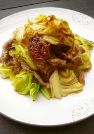 春キャベツと豚肉の甘辛味噌炒め♪-レシピのメイン写真