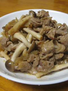 豚肉とたまねぎの炒め煮(時々しめじ)-レシピのメイン写真