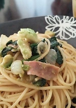 簡単アボカドとベーコンと野菜のパスタ-レシピのメイン写真