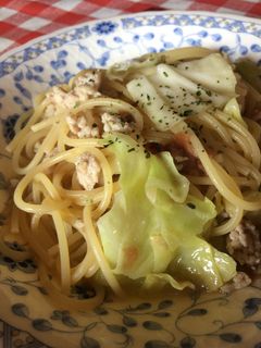 鳥ひき肉とキャベツの梅ペペロンチーノ-レシピのメイン写真