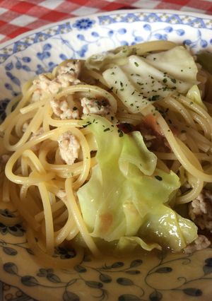 鳥ひき肉とキャベツの梅ペペロンチーノ-レシピのメイン写真