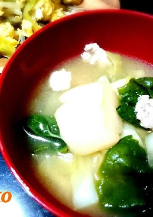 ちぢみほうれん草とキャベツお麩入りみそ汁-レシピのメイン写真