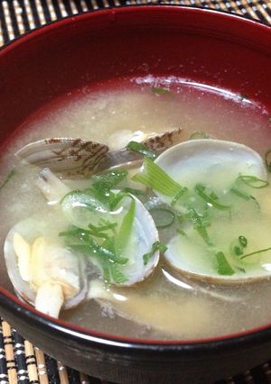 昆布出汁で香りが引き立つ♪あさりの味噌汁-レシピのメイン写真
