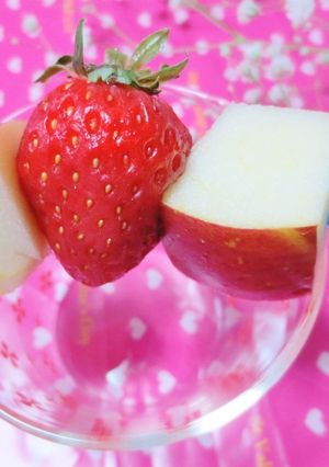 お弁当にも☆いちごとりんごのピンチョス-レシピのメイン写真