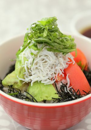 アボガドマトとしらすのヘルシー丼-レシピのメイン写真