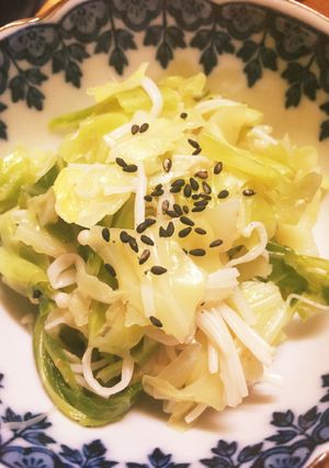 白だしで簡単♪キャベツとえのきの梅肉和え-レシピのメイン写真