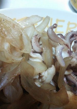 いか下足と玉ねぎのバター醤油炒め♪-レシピのメイン写真