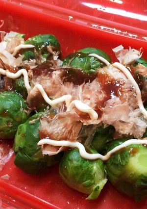 芽キャベツの温サラダ たこ焼き風-レシピのメイン写真