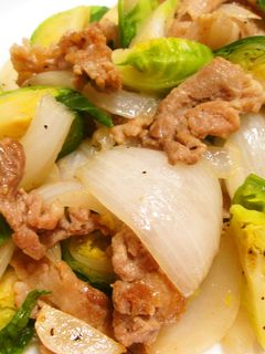 豚肉と新たまねぎ・芽きゃべつの塩炒め。-レシピのメイン写真