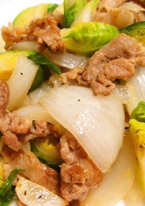 豚肉と新たまねぎ・芽きゃべつの塩炒め。-レシピのメイン写真