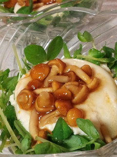 なめこと豆苗の冷や奴-レシピのメイン写真