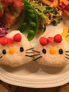 キャラ弁に△キティちゃんの三角おにぎり*-レシピのメイン写真