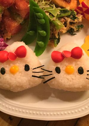 キャラ弁に△キティちゃんの三角おにぎり＊-レシピのメイン写真