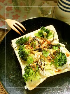 ブロッコリー×蒸し鶏の塩昆布トースト-レシピのメイン写真