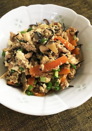 栄養満点！豚そぼろの甘辛炒り豆腐-レシピのメイン写真