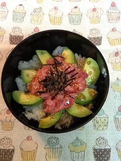 簡単ランチ☆アボカドとマグロのたたき丼-レシピのメイン写真