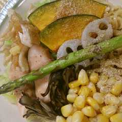 A picture of 温野菜サラダ冷麺.