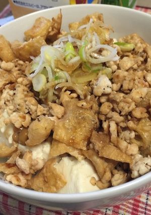鳥そぼろと油揚げの納豆豆腐丼-レシピのメイン写真