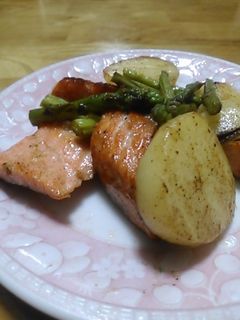 鮭とじゃが芋とアスパラのバター炒め-レシピのメイン写真