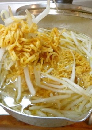 最速のもやしスープ＞チキンラーメン-レシピのメイン写真