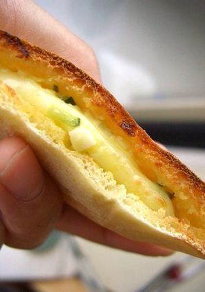 コーングリッツ入りピタパンでホットサンド-レシピのメイン写真
