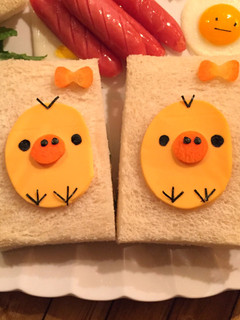 キャラ弁*スライスチーズでキイロイトリ-レシピのメイン写真