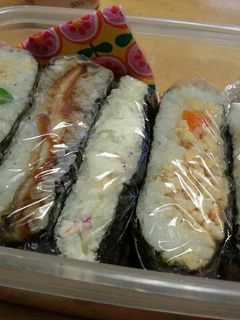 運動会に!うなぎと鶏そぼろの おにぎらず-レシピのメイン写真