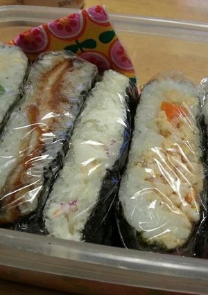 運動会に！うなぎと鶏そぼろの おにぎらず-レシピのメイン写真